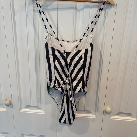 Victoria’s‎ Secret Flamingo Striped One Piece Swimsuit Size Large - Picture 3 of 11